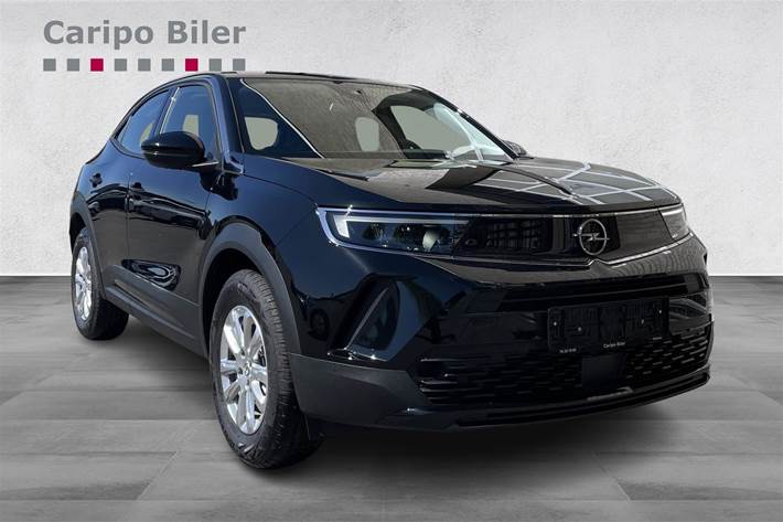 Sort Opel Mokka-e fra 2023 set udefra