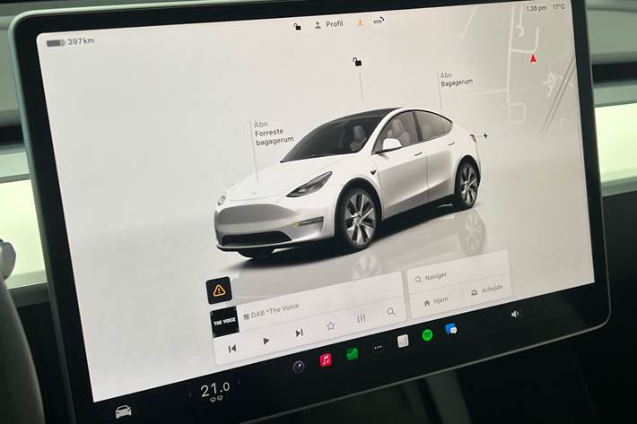 Hvid Tesla Model Y fra 2023