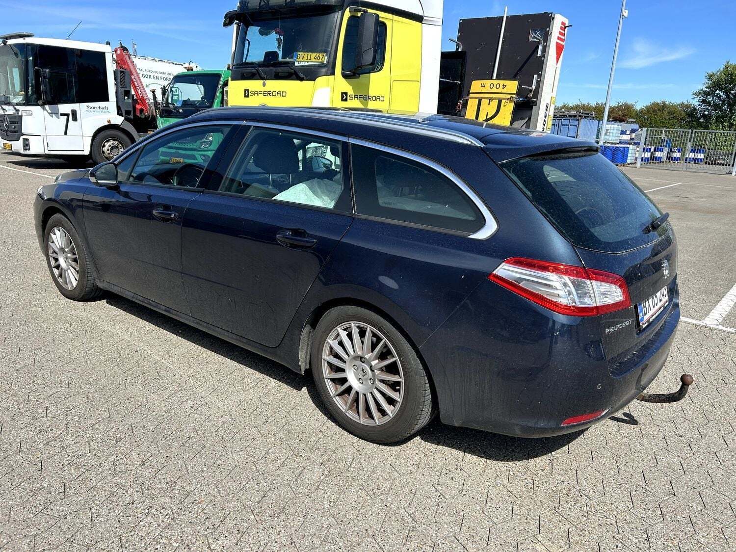 Blå Peugeot 508 fra 2013