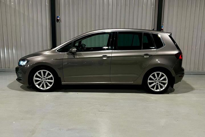 Grå VW Golf Sportsvan fra 2015