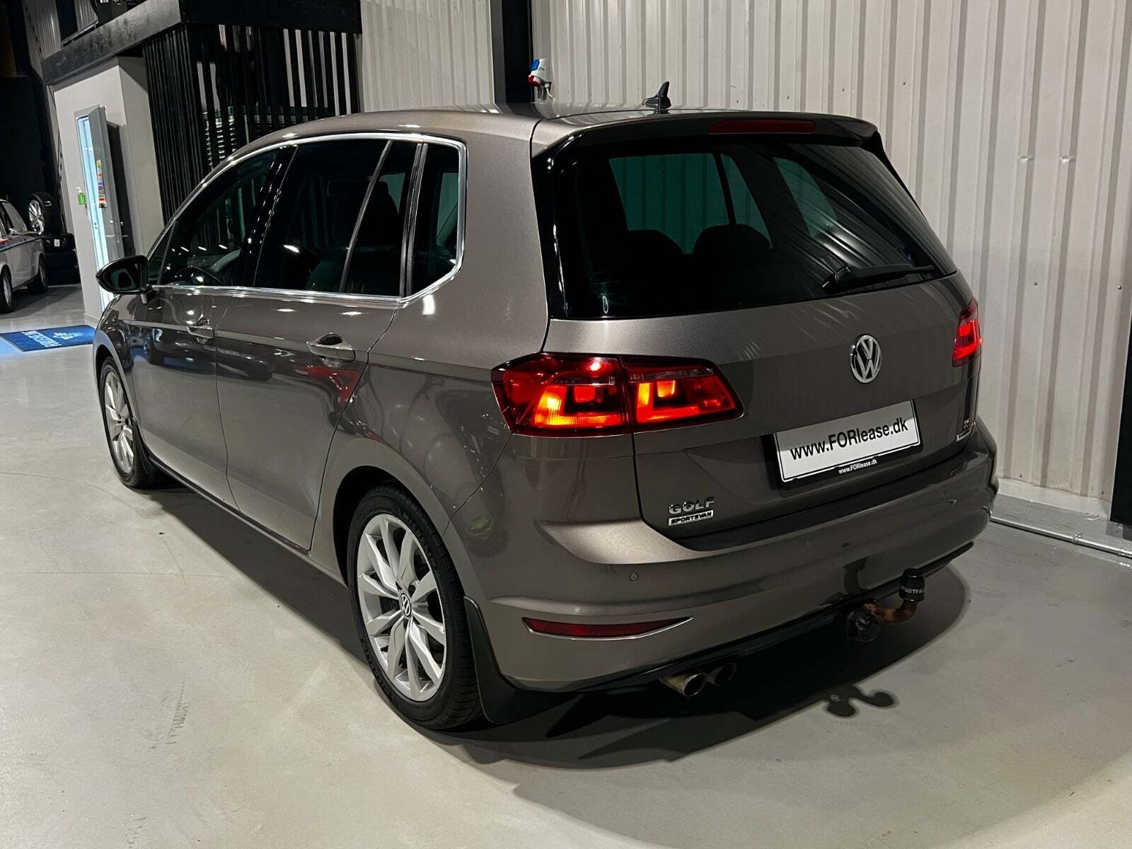 Grå VW Golf Sportsvan fra 2015
