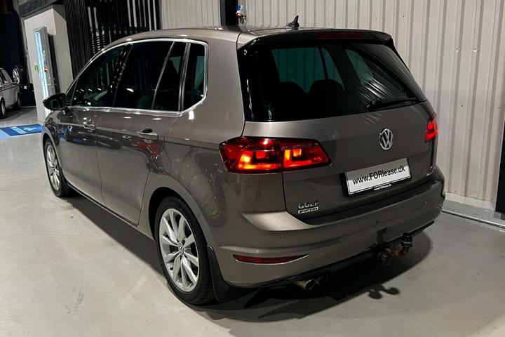 Grå VW Golf Sportsvan fra 2015