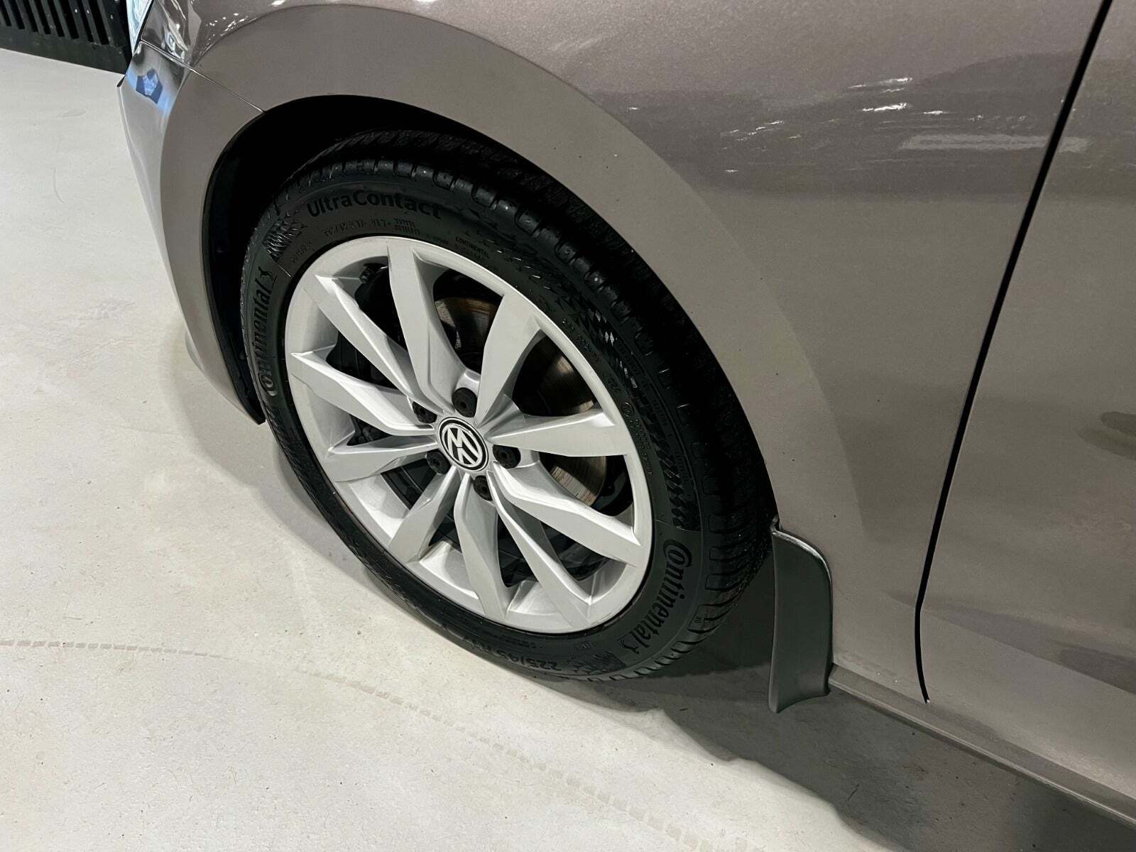 Grå VW Golf Sportsvan fra 2015