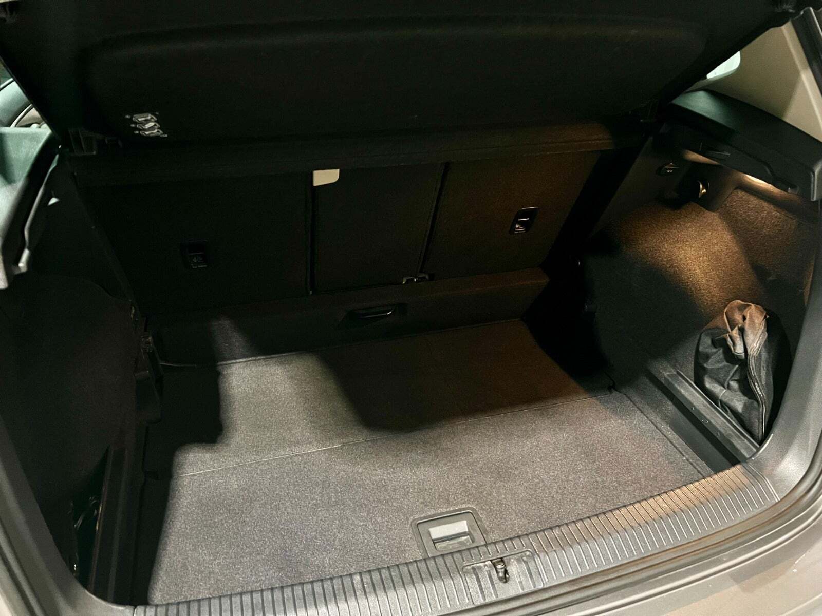 Grå VW Golf Sportsvan fra 2015