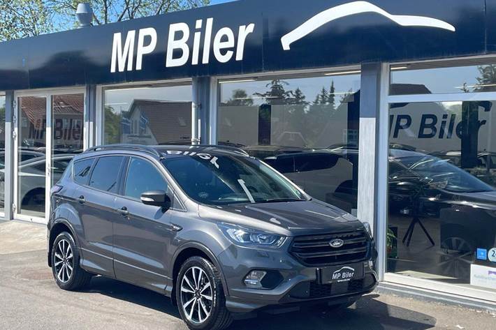 Grå Ford Kuga fra 2018 set udefra