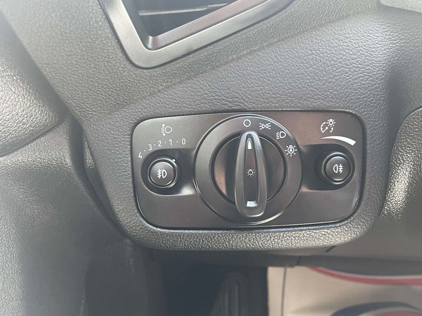Grå Ford Kuga fra 2018