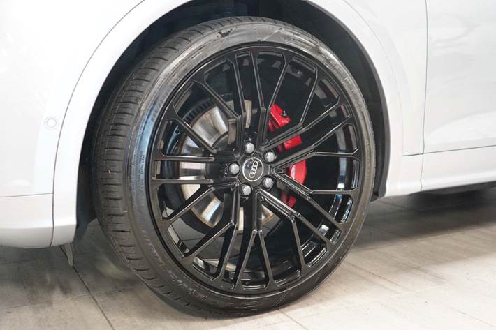 Sølv Audi SQ5 fra 2018