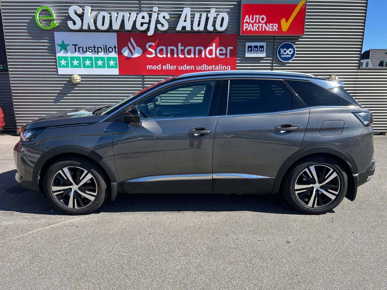 Grå Peugeot 3008 fra 2021