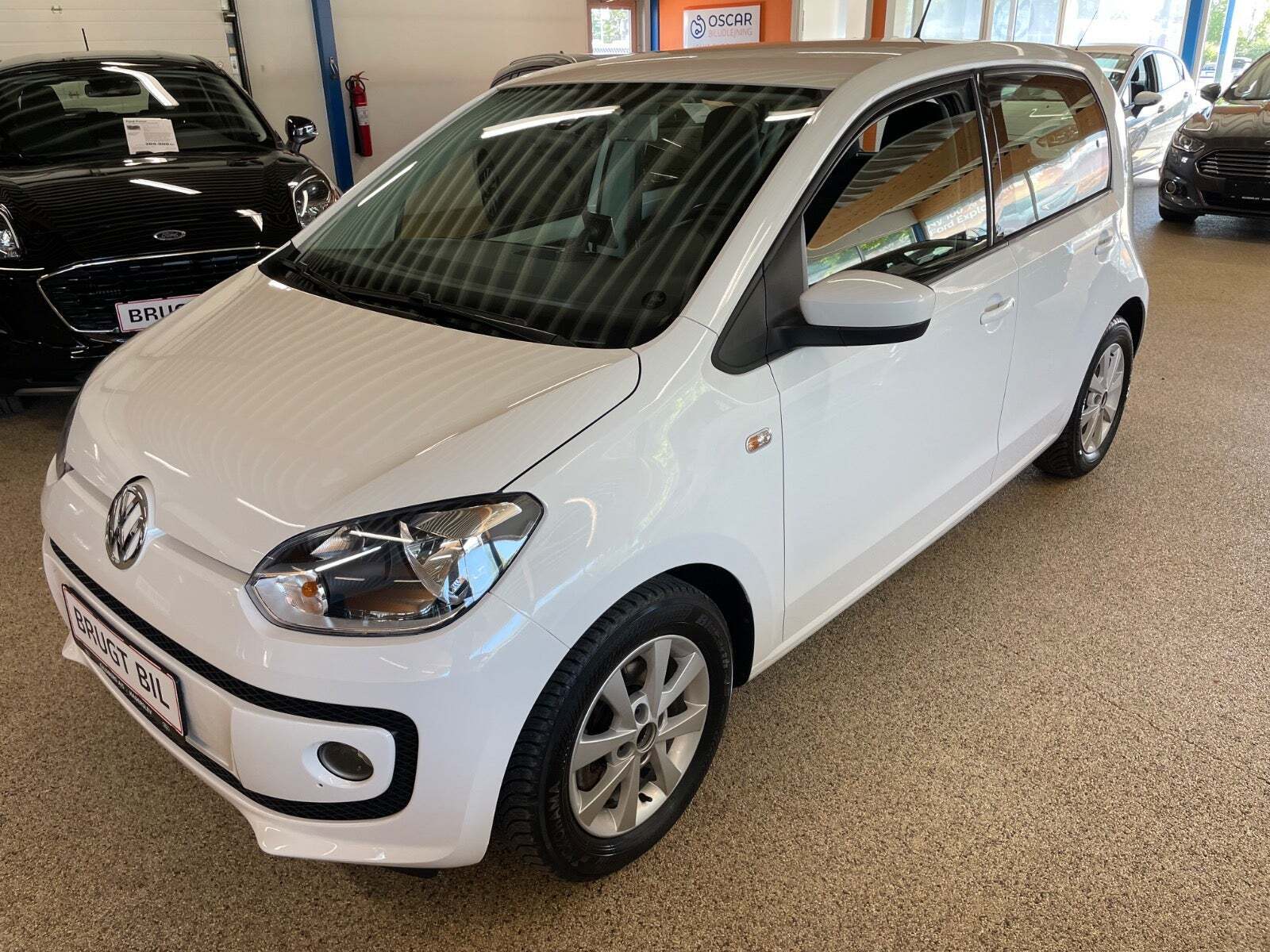 Hvid VW UP! fra 2015 set udefra