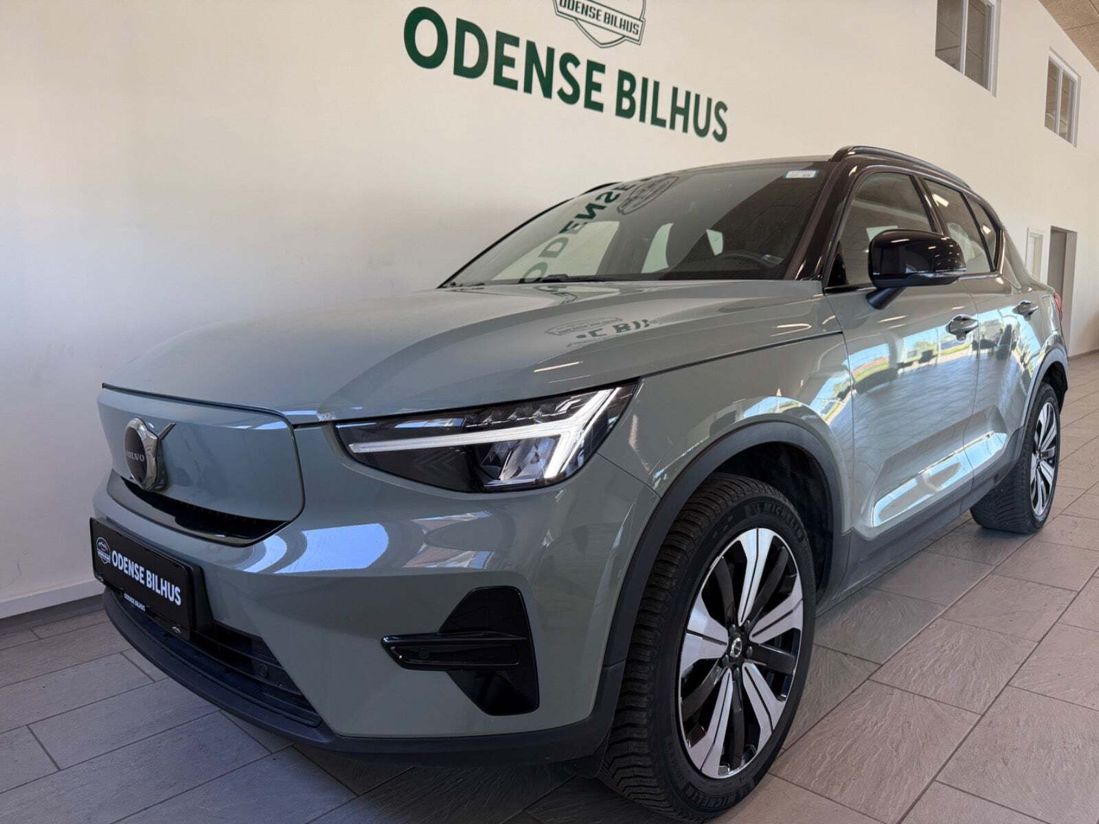 undefined Volvo XC40 fra 2022 set udefra
