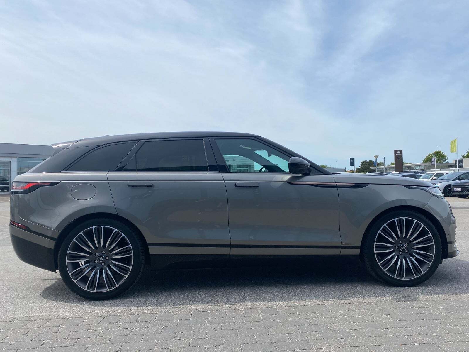 Grå Land Rover Range Rover Velar fra 2017