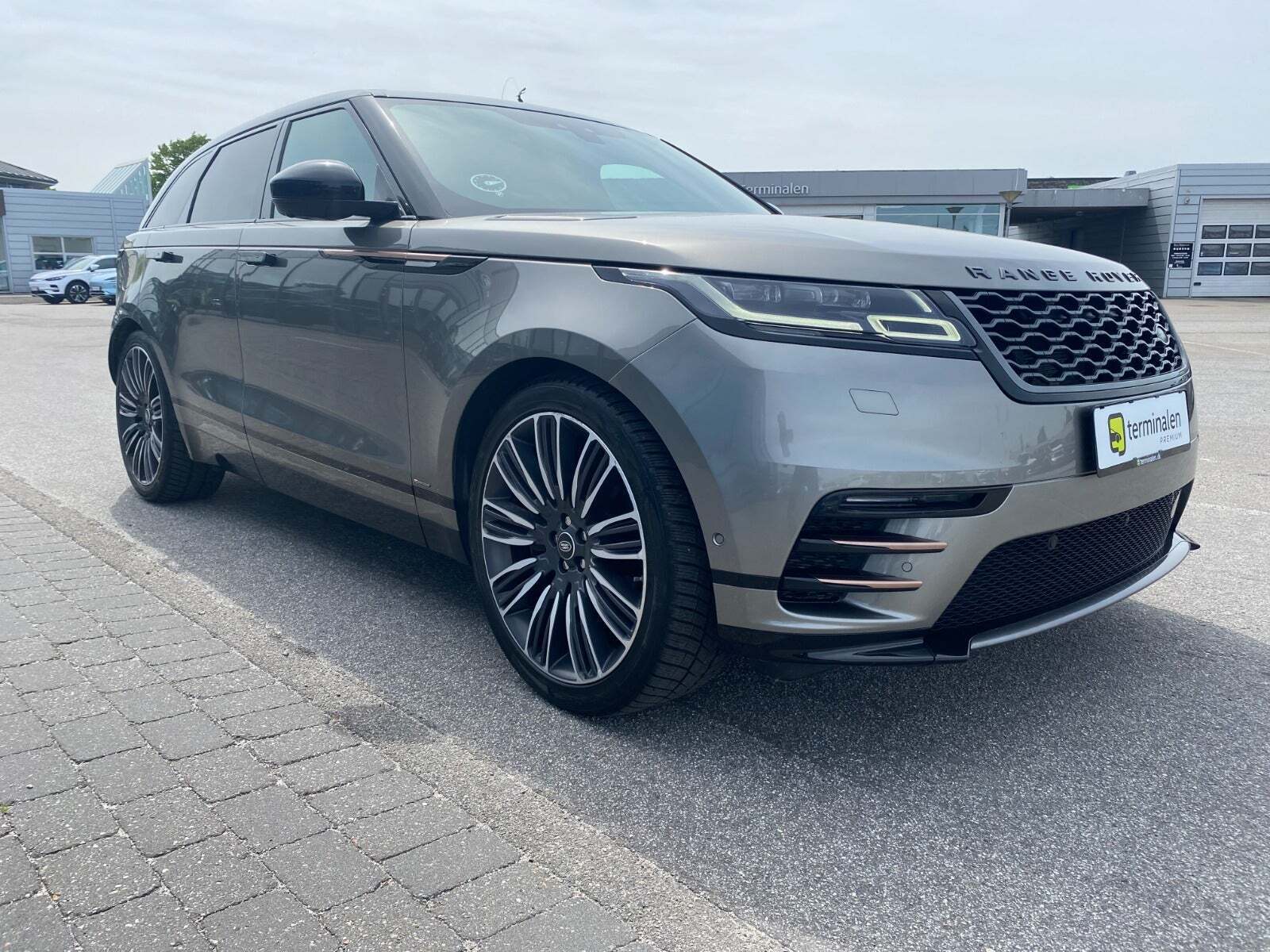 Grå Land Rover Range Rover Velar fra 2017