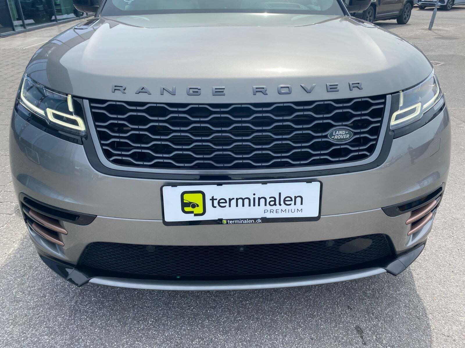 Grå Land Rover Range Rover Velar fra 2017