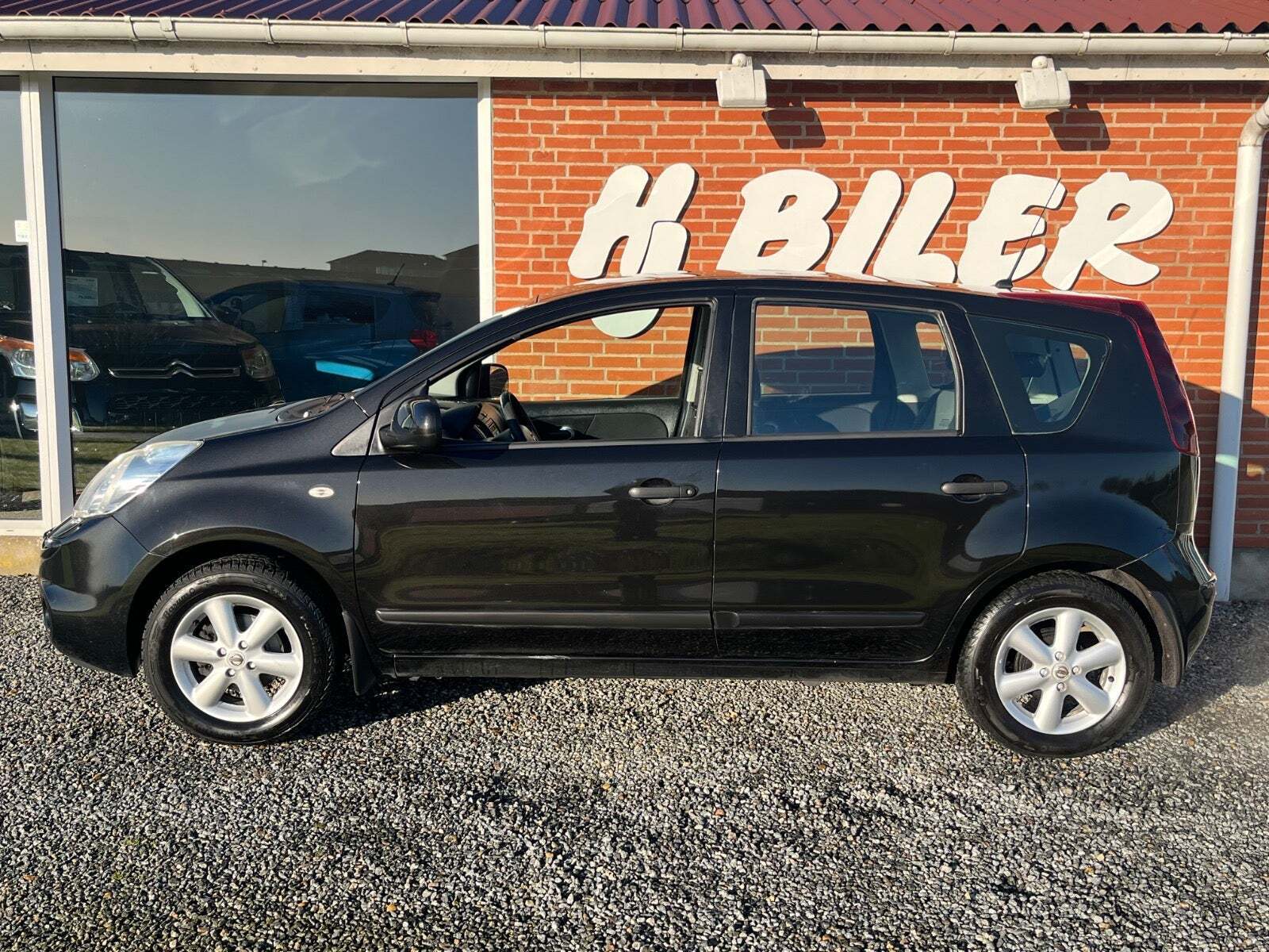 Sort Nissan Note fra 2012