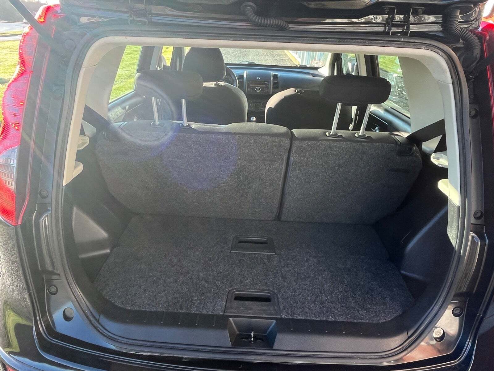 Sort Nissan Note fra 2012