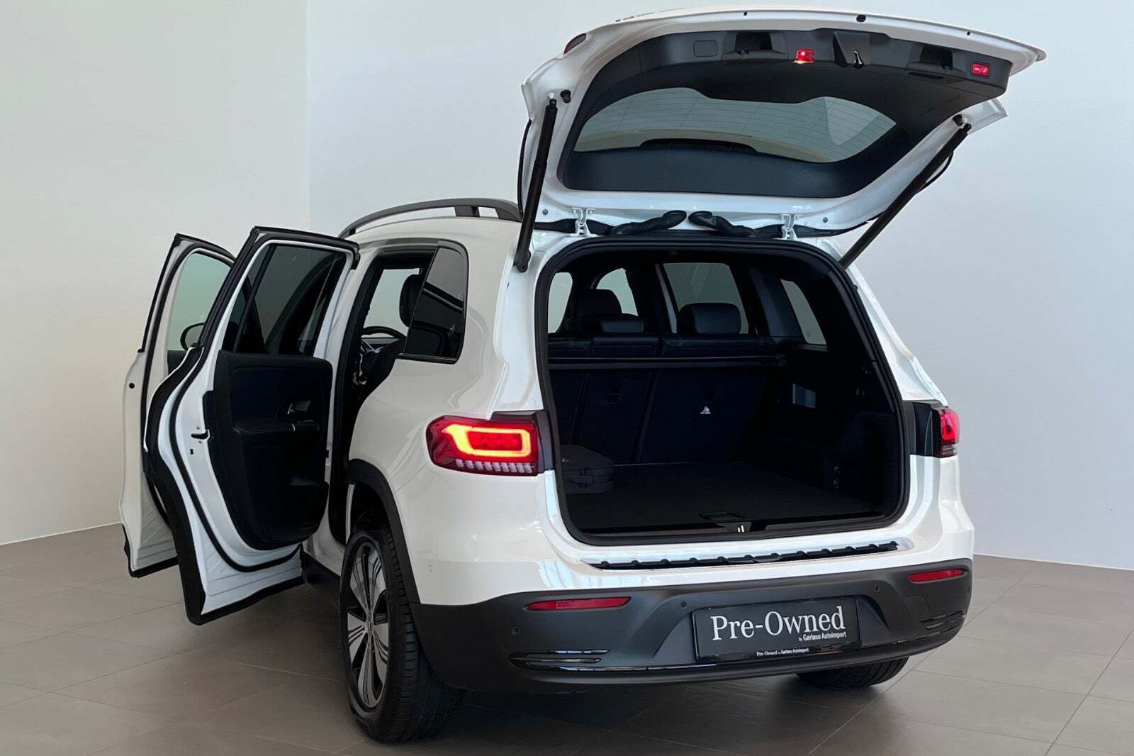 Hvid Mercedes EQB250 fra 2023