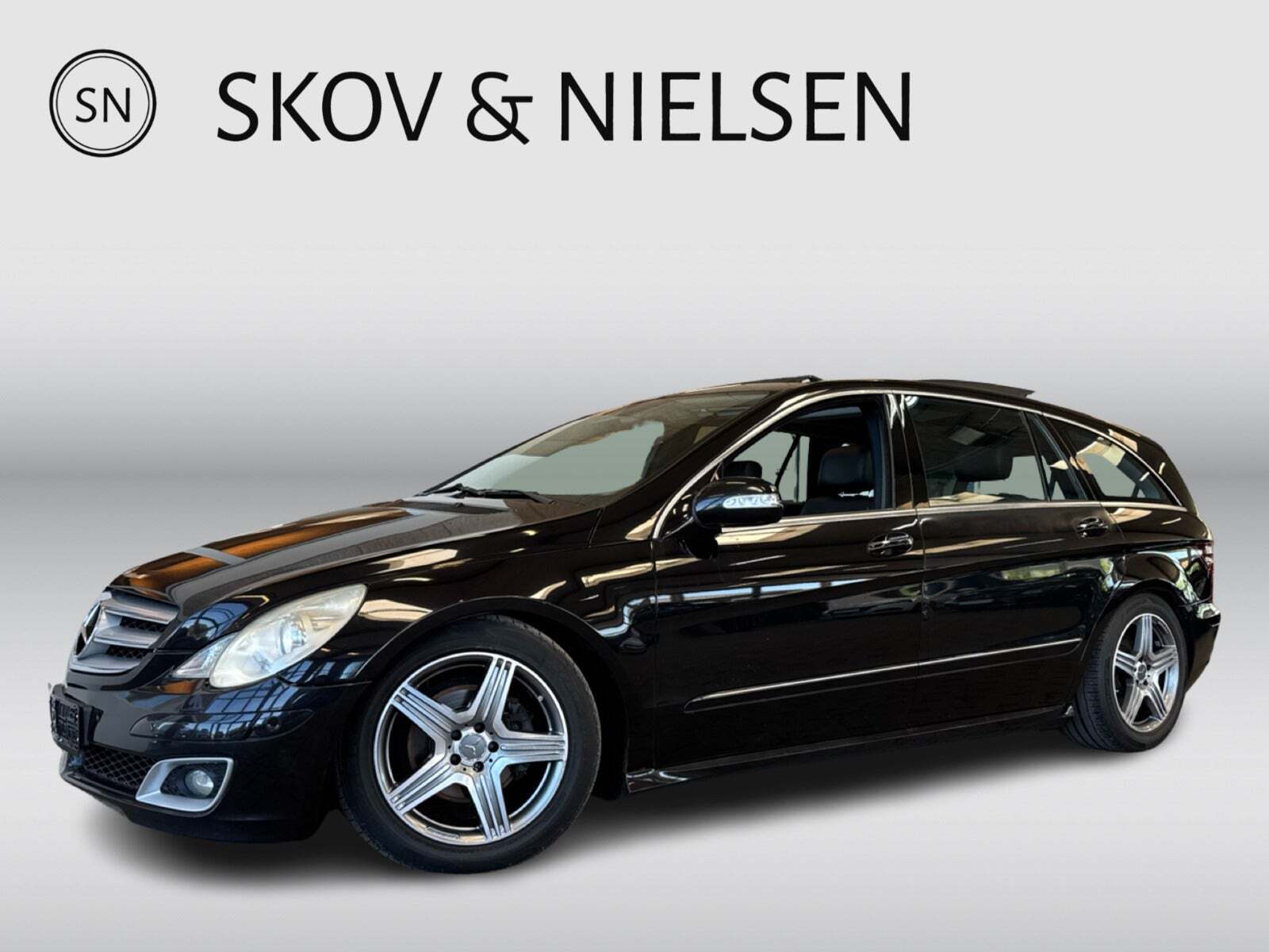 Sort Mercedes R320 fra 2006