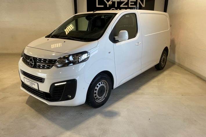 Hvid Opel Vivaro fra 2021