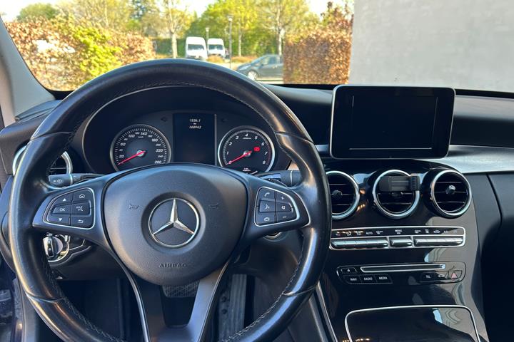 Blå Mercedes C-Klasse fra 2016
