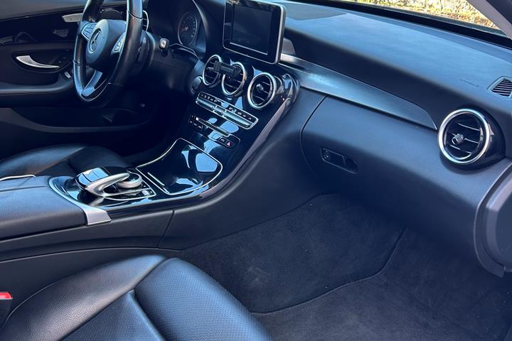 Blå Mercedes C-Klasse fra 2016