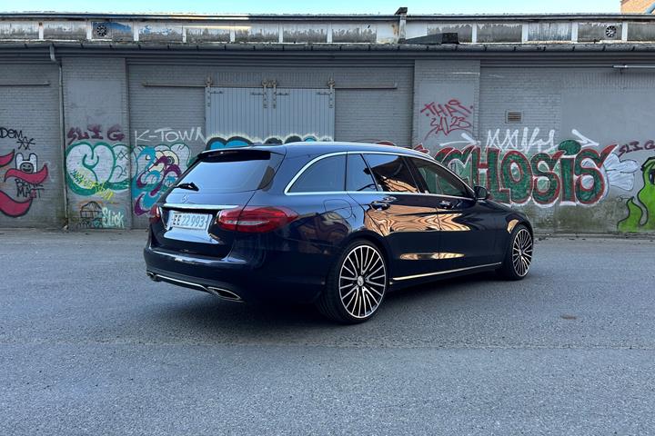 Blå Mercedes C-Klasse fra 2016