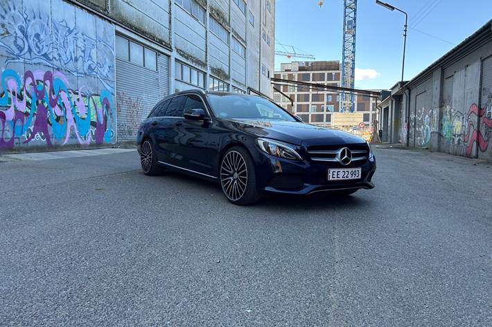 Blå Mercedes C-Klasse fra 2016