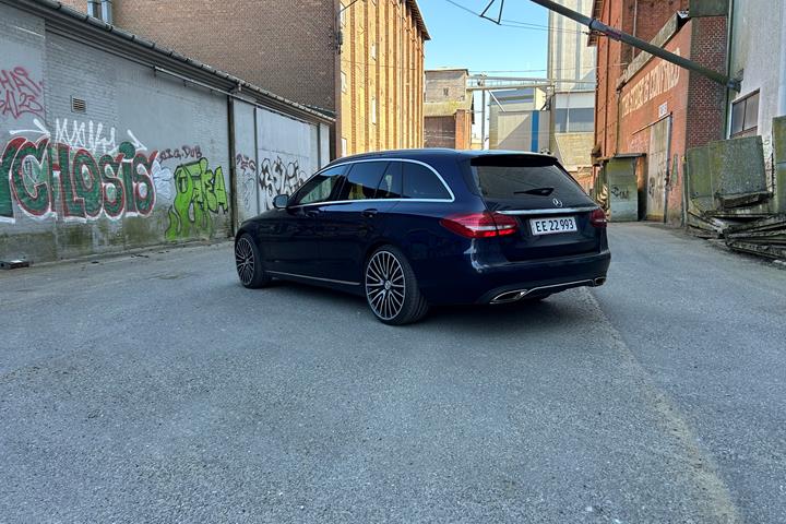 Blå Mercedes C-Klasse fra 2016