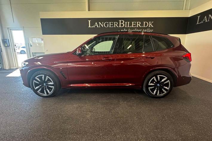 Rød BMW iX3 fra 2023