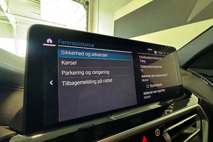 Rød BMW iX3 fra 2023