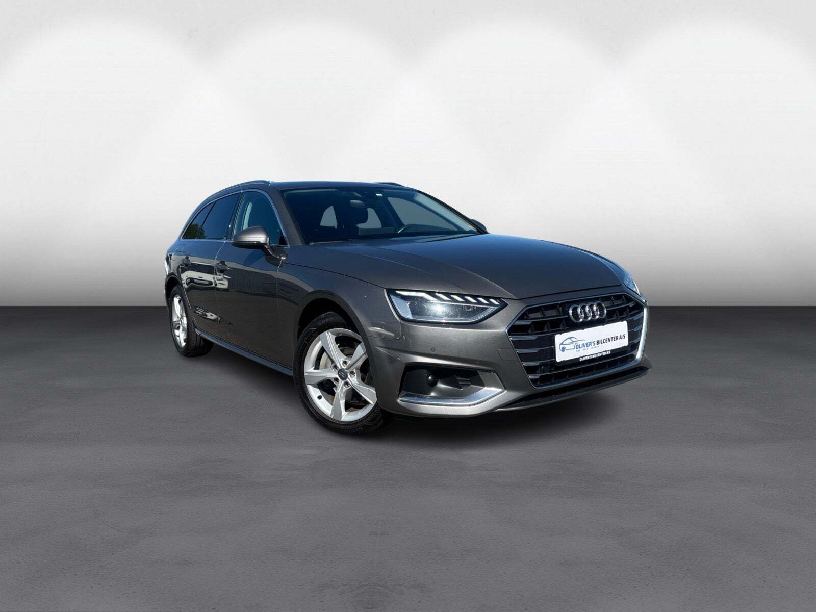 undefined Audi A4 fra 2020 set udefra