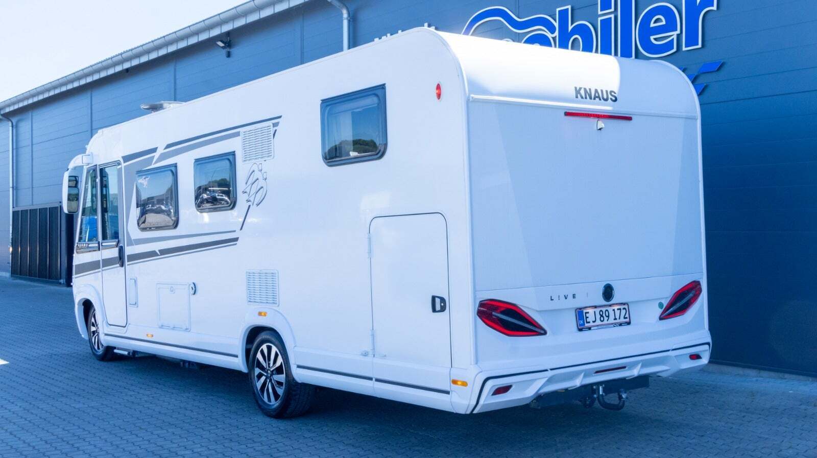 Hvid Fiat Knaus fra 2025 set udefra