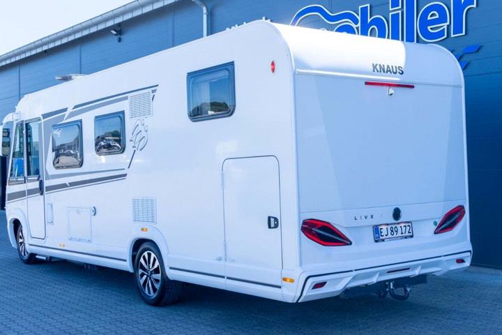 Hvid Fiat Knaus fra 2025 set udefra