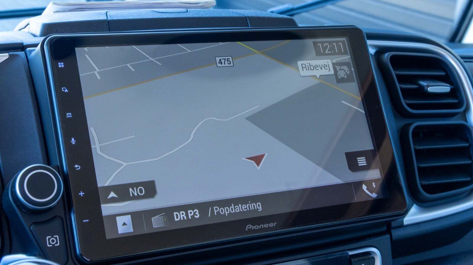 Hvid Fiat Knaus fra 2025 set indefra