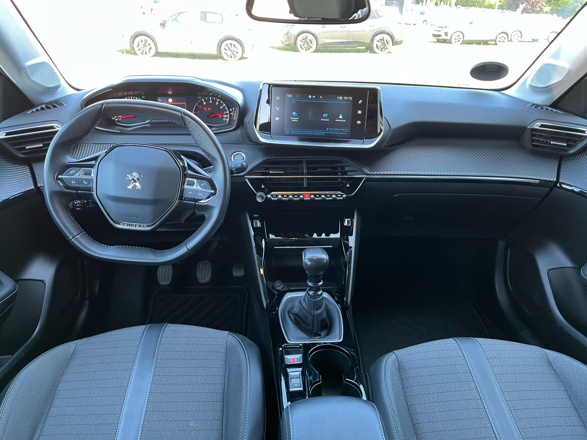 Hvid Peugeot 208 fra 2022