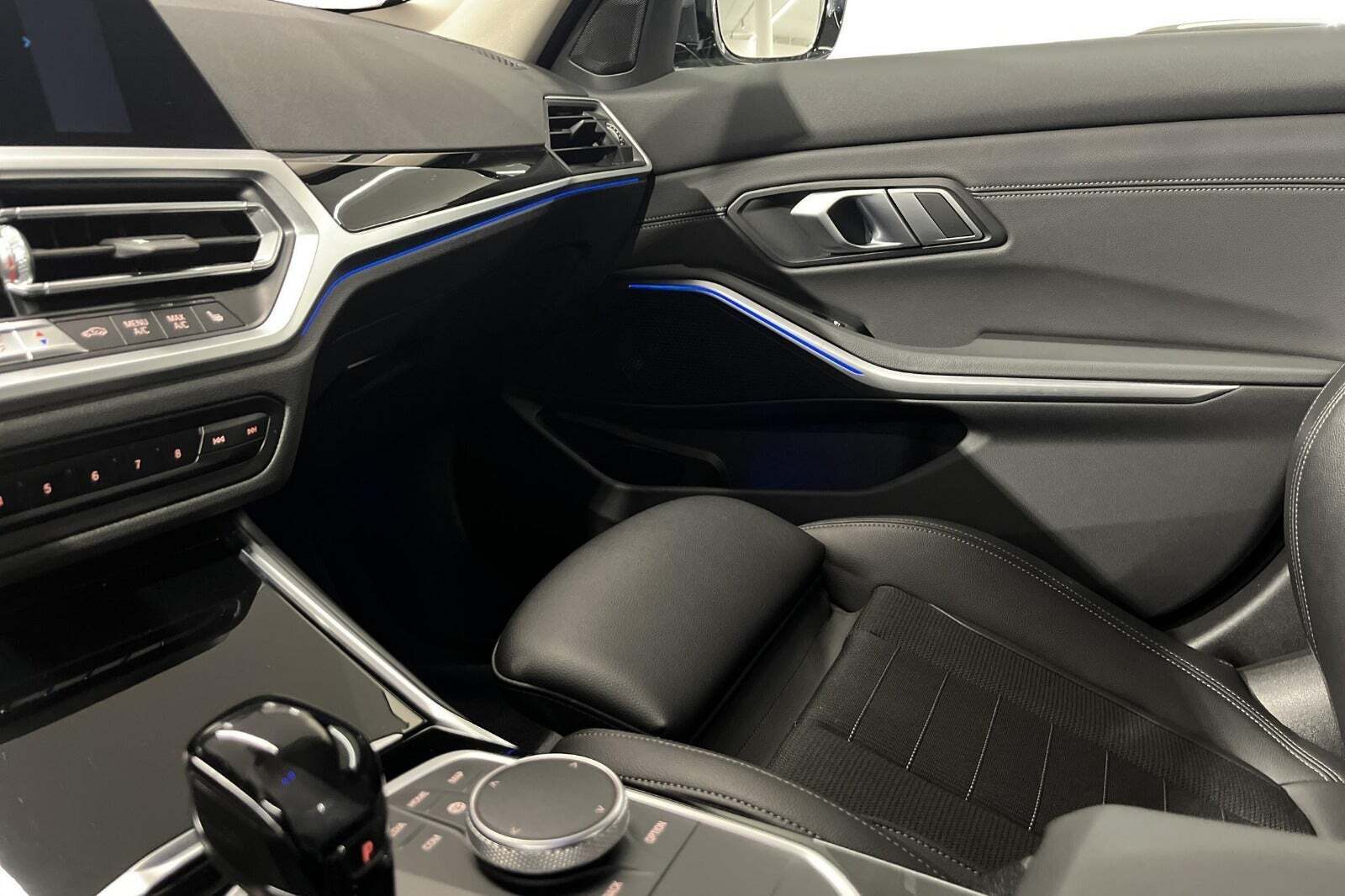 Grå BMW 320d fra 2021