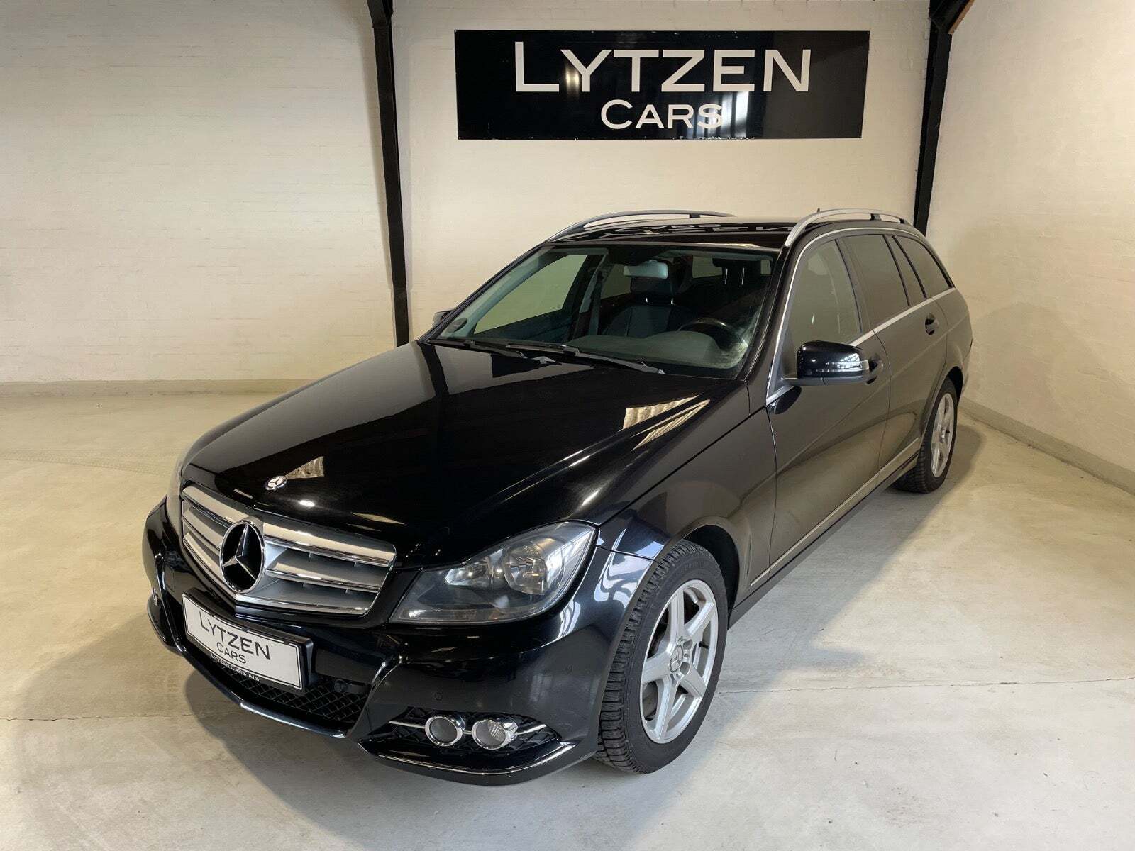 Sort Mercedes C200 fra 2013