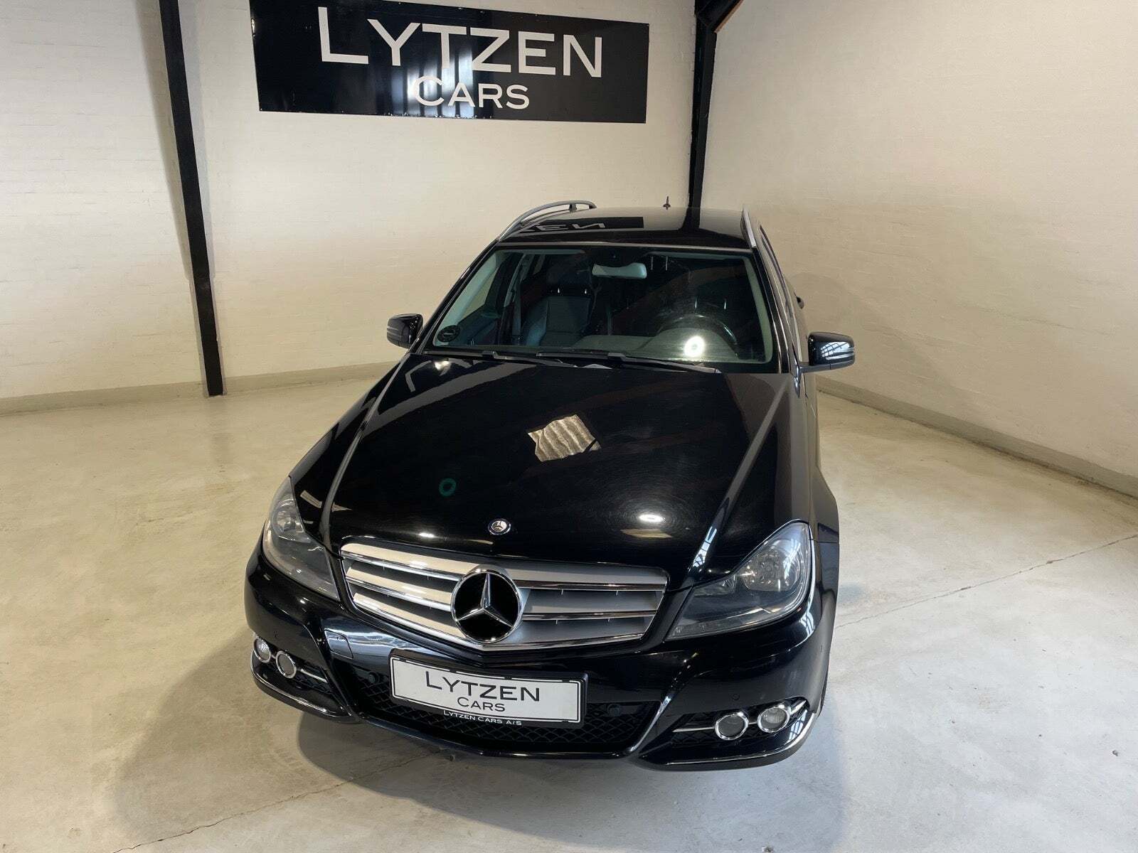 Sort Mercedes C200 fra 2013