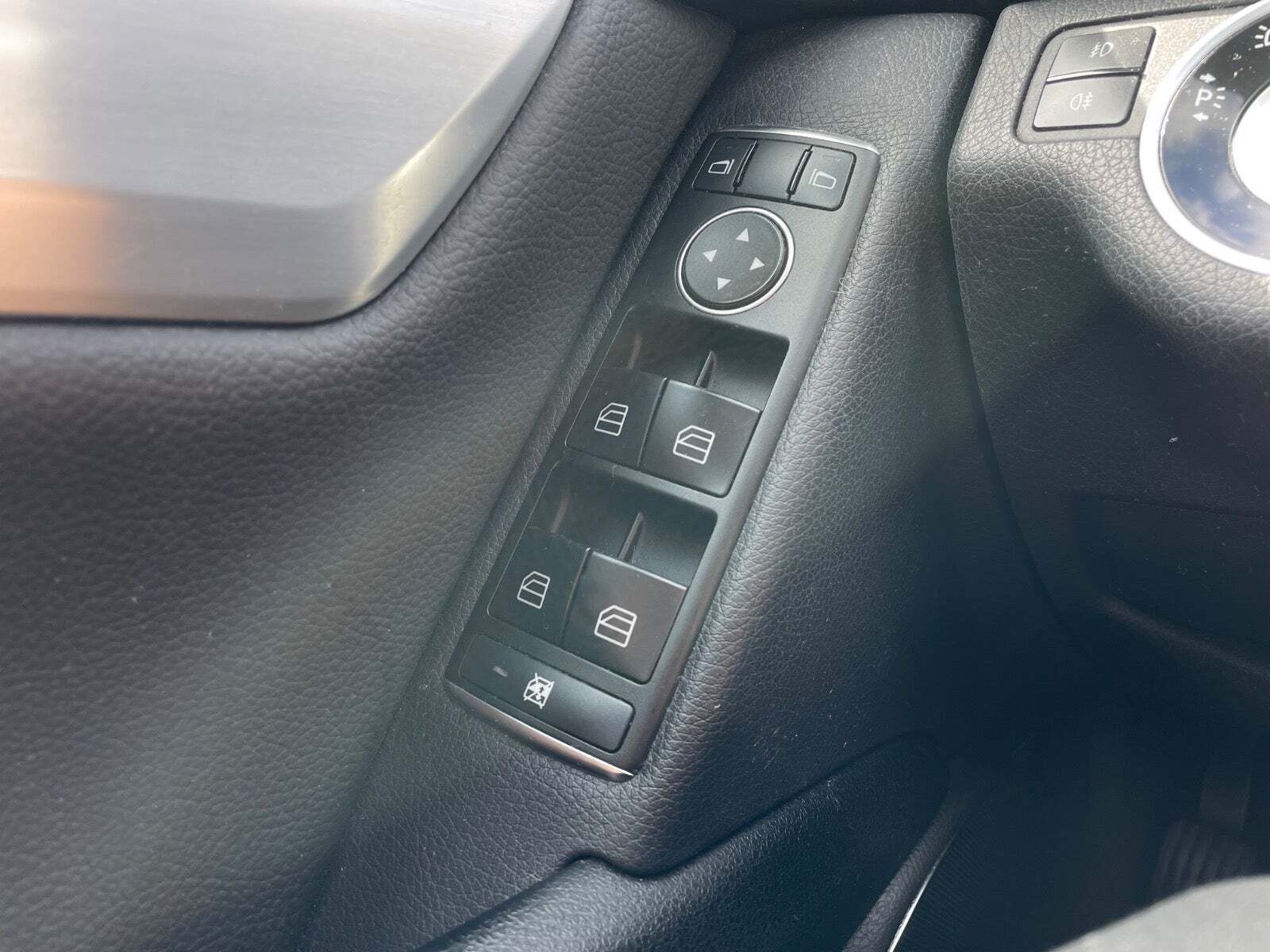 Sort Mercedes C200 fra 2013