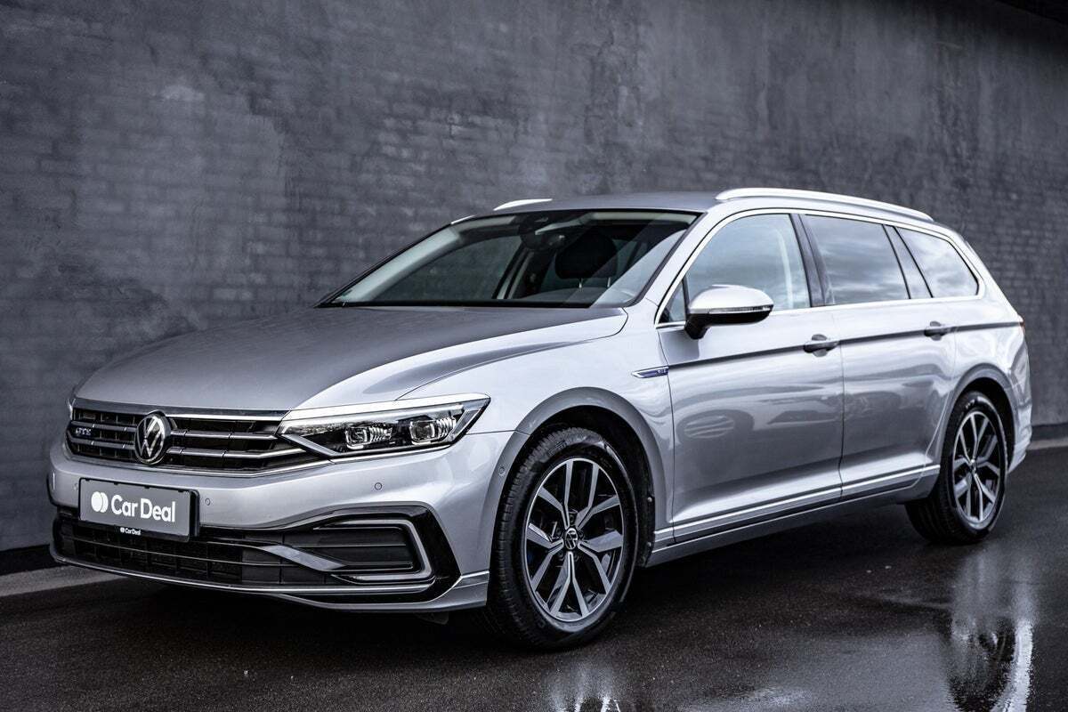 Sølv VW Passat fra 2021