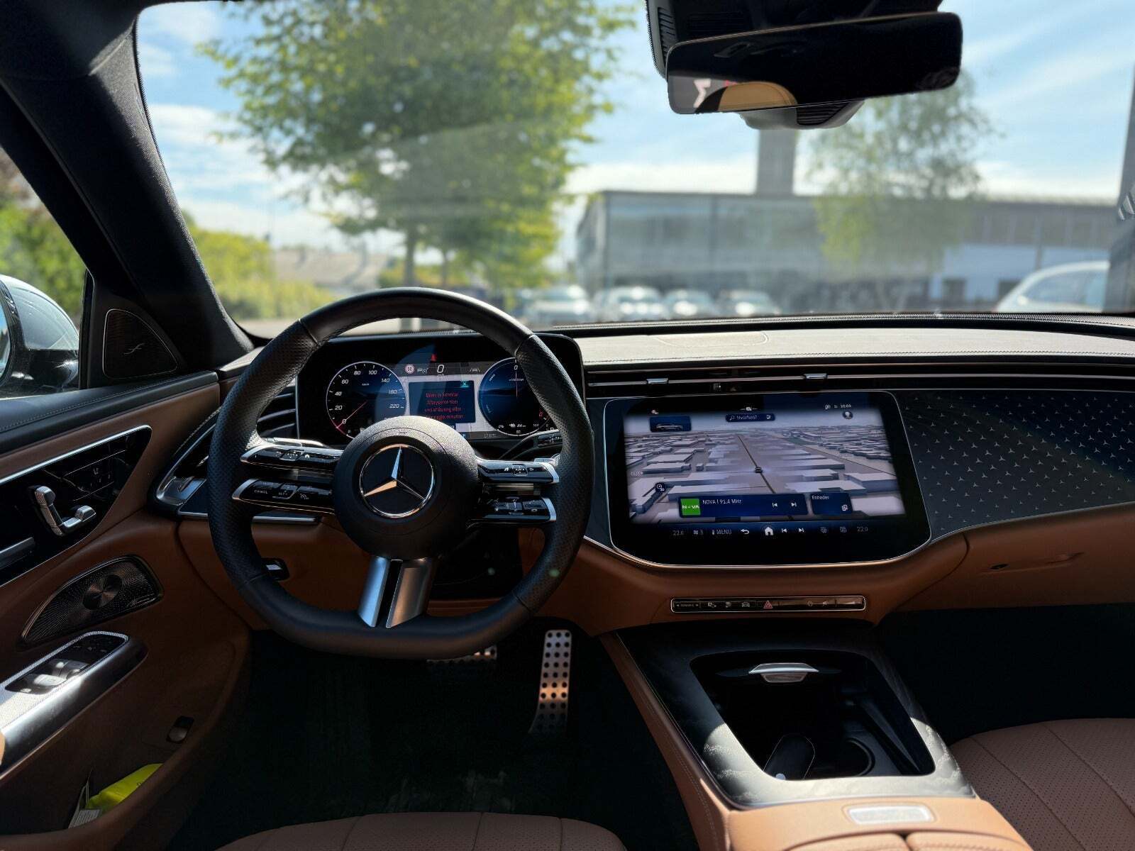 Sølv Mercedes E300 de fra 2024