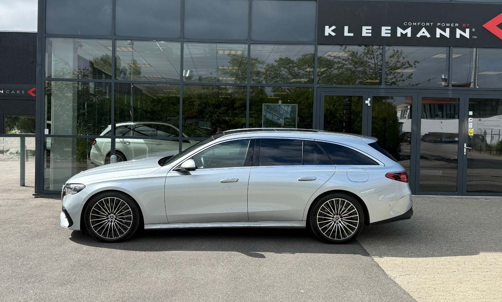 Sølv Mercedes E300 de fra 2024