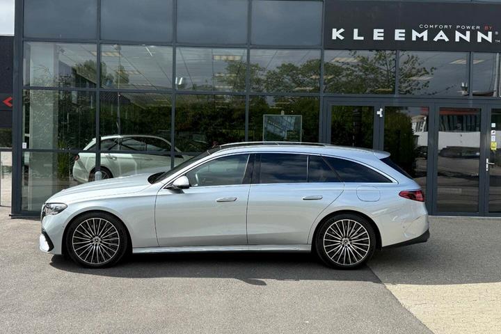Sølv Mercedes E300 de fra 2024