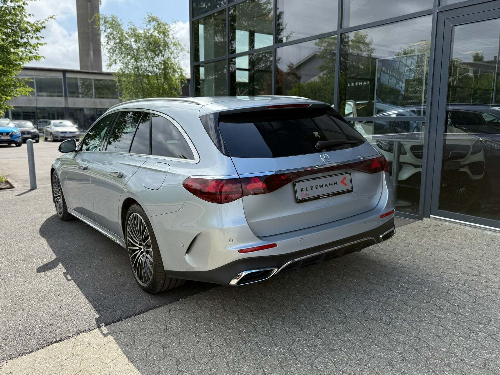 Sølv Mercedes E300 de fra 2024