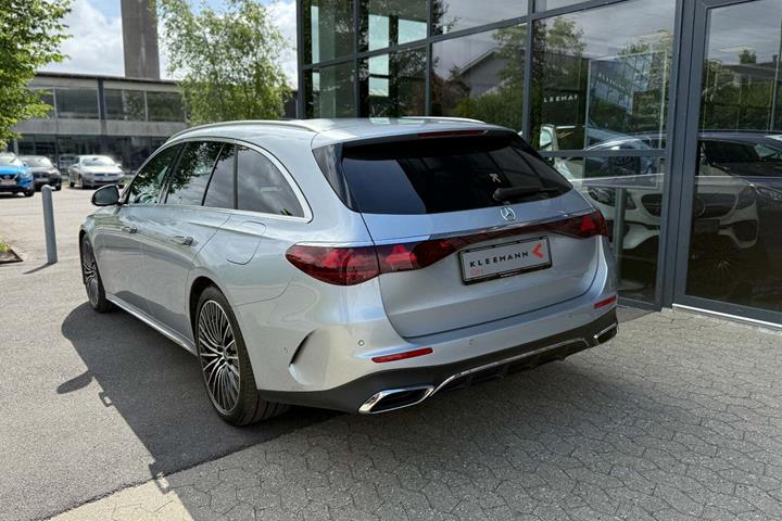Sølv Mercedes E300 de fra 2024