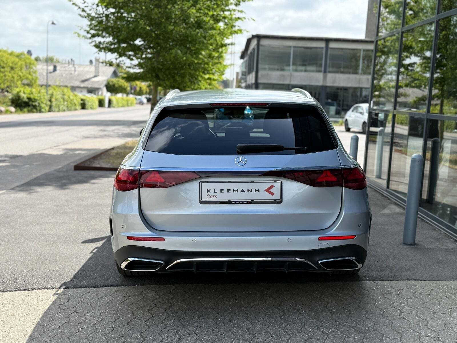 Sølv Mercedes E300 de fra 2024