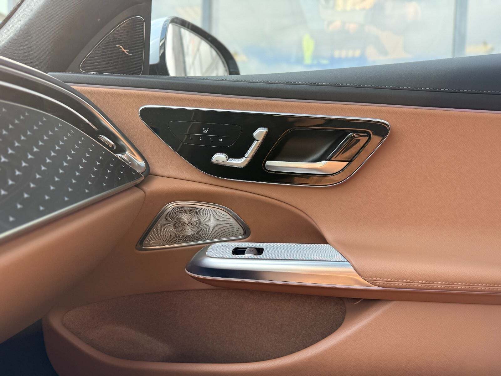 Sølv Mercedes E300 de fra 2024