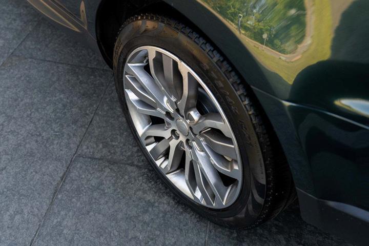 Grøn Land Rover Range Rover sport fra 2014