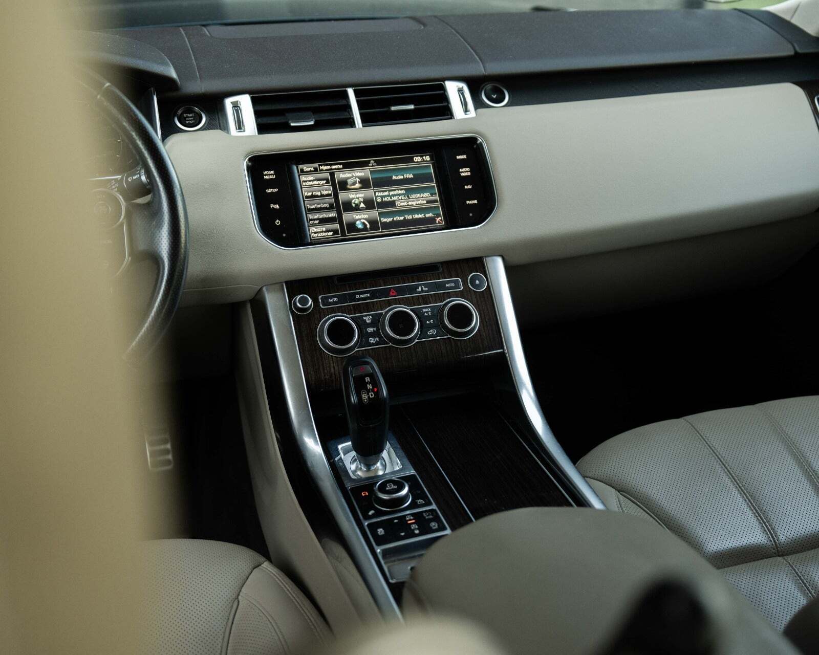 Grøn Land Rover Range Rover sport fra 2014