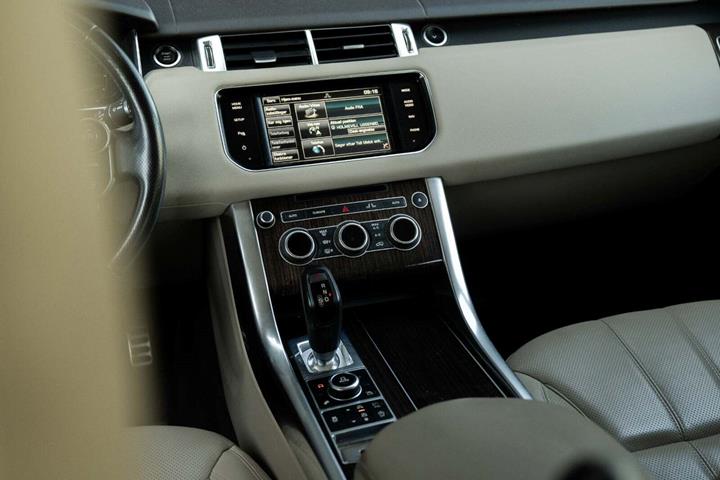 Grøn Land Rover Range Rover sport fra 2014