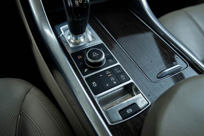 Grøn Land Rover Range Rover sport fra 2014